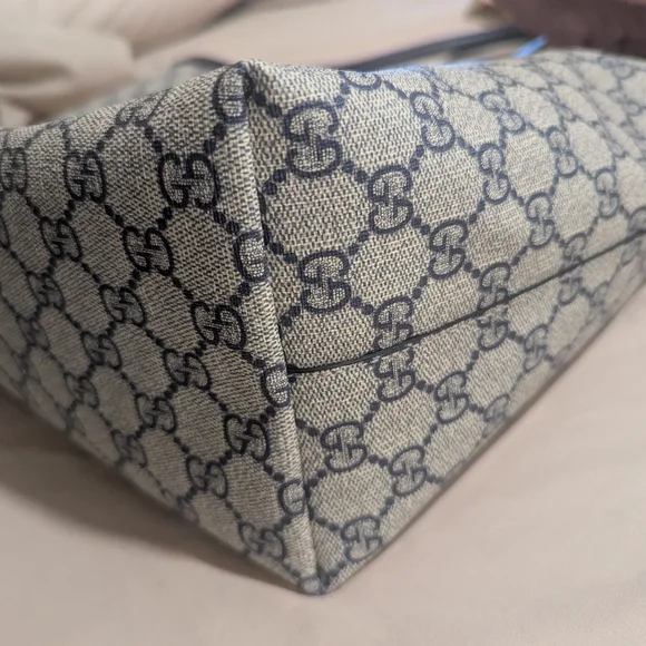 Gucci Large Monogram Tote Bag - Picture 3 of 7